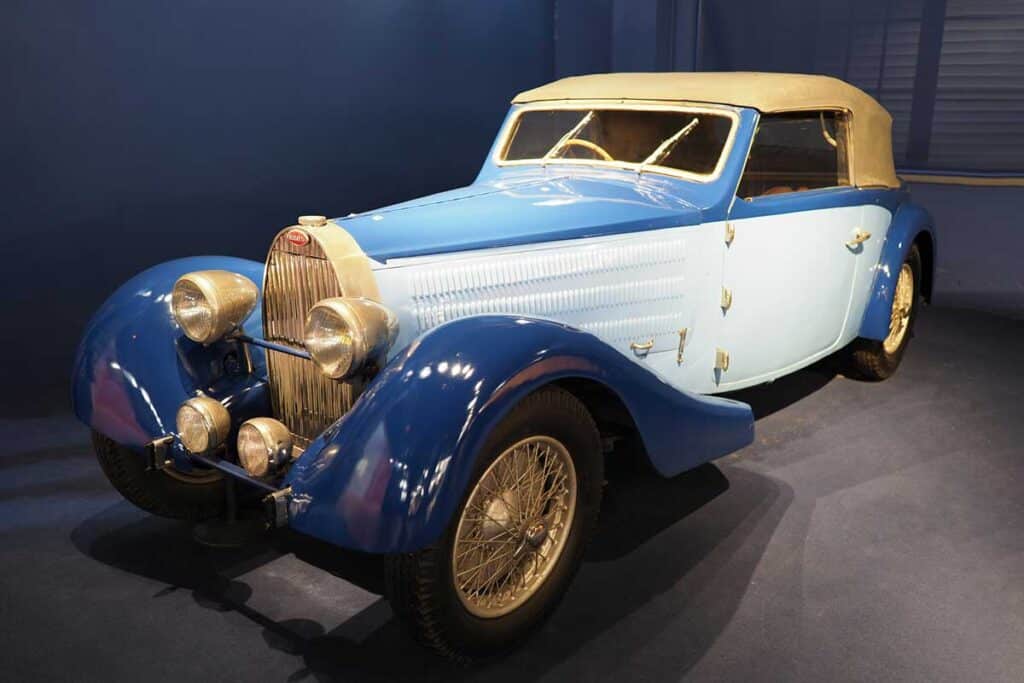 Bugatti Cabriolet Type 57 1936 produit entre 1934 et 1940 en exposition à la cité de l'Automobile de Mulhouse