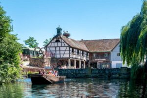 Promenade en barque à l'écomusée d'Alsace